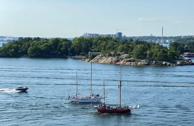 Åka Båt Till Fjäderholmarna
